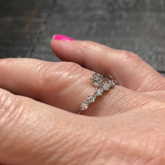 NWT Size 9 Charming Charlie RSVP Silver Tone CZ Ring! - Picture 2 of 6